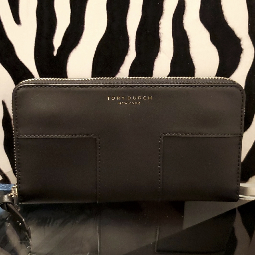 Beautiful authentic Tory Burch wallet
